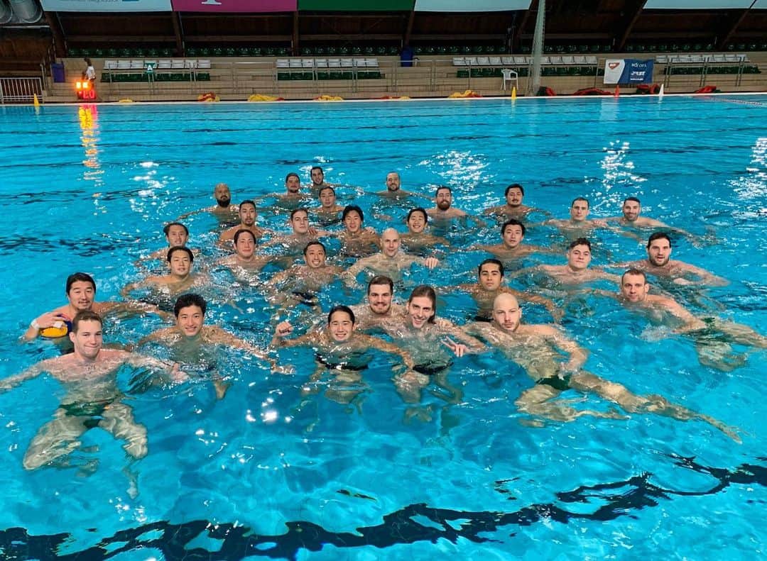 荒井陸さんのインスタグラム写真 - (荒井陸Instagram)「☑️ 世界一のクラブとの練習。 まだまだ足りない。もっと速く。もっと強く。  Arigato! @ftc_waterpolo 🇭🇺💚 Hajrá!! Fradi🟢⚪️ - #水球#waterpolo#vizilabda#pallanuoto #tokyo2020#japan#nationalteam#Hungary#budapest」2月20日 2時45分 - a2desu