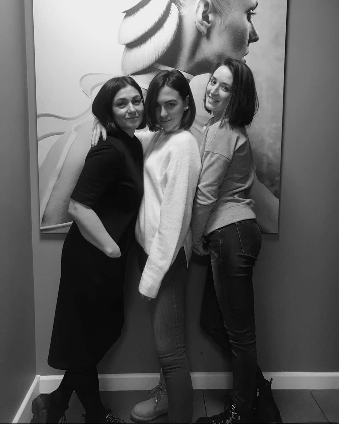 のインスタグラム：「Команда «опасность» ♥️😂 #squad  #shorthair #lovers #love #friends #bff #moscow #china #usa」