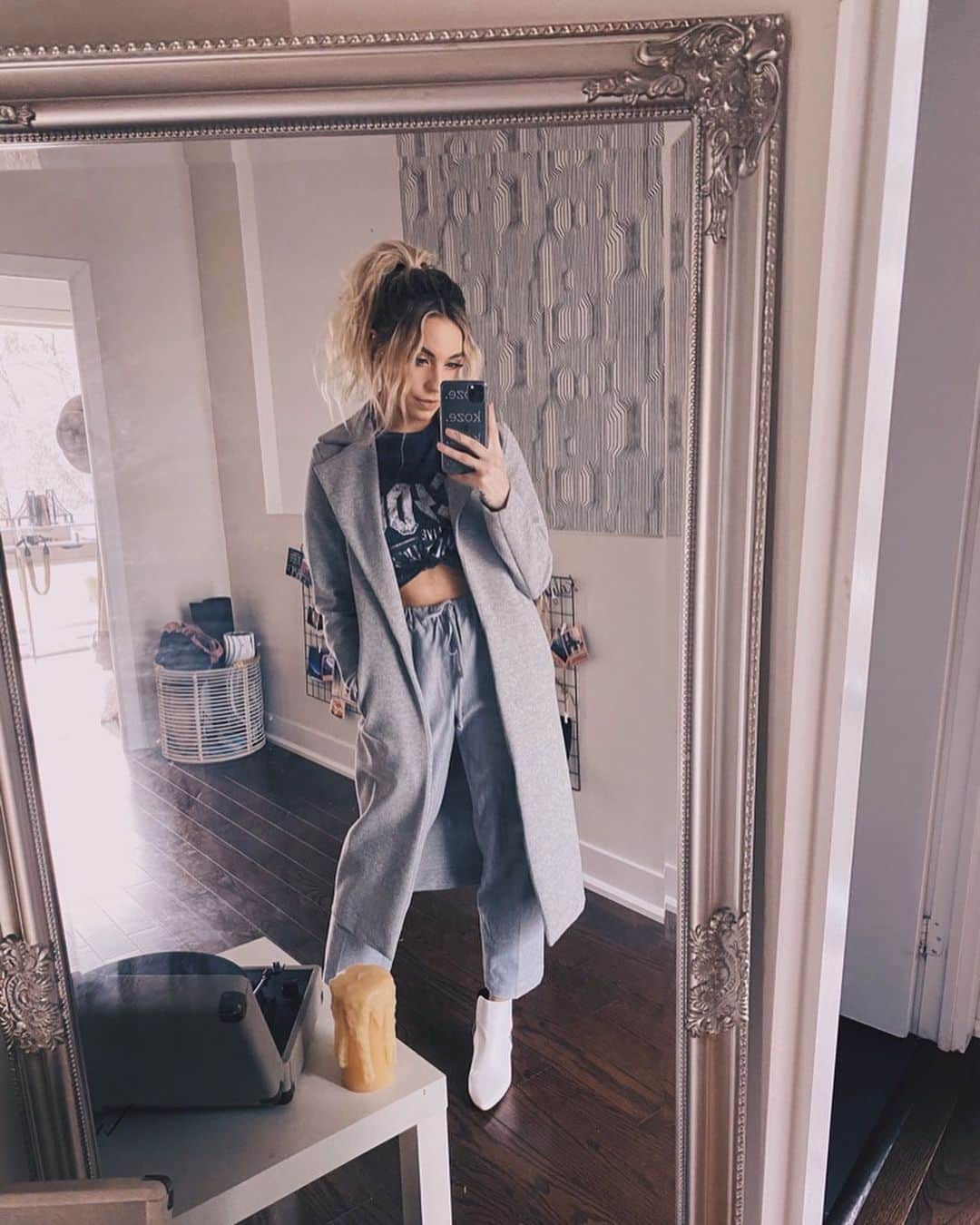 Kalyn Nicholsonのインスタグラム：「I was creeping the Brit awards this morning and seeing Harry Styles rock whatever the heck he wants inspired me. Also the fact that someone got close enough to propose and decided to mug him instead concerns me about the state of human sanity?  tagged the outfit ✨」