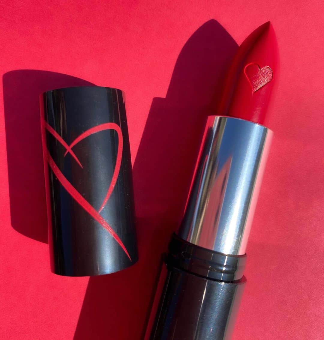 NYX Cosmeticsさんのインスタグラム写真 - (NYX CosmeticsInstagram)「The perfect red ❤️ Treat your lips to 1 swipe pigment & 4 hrs of hydration with our NEW Shout Loud Satin Lipstick in ‘Wife Goals’ ($8.50)💍✨ Shop the full range today! 💋 || #nyxcosmetics #nyxprofessionalmakeup #crueltyfreebeauty」2月20日 3時01分 - nyxcosmetics