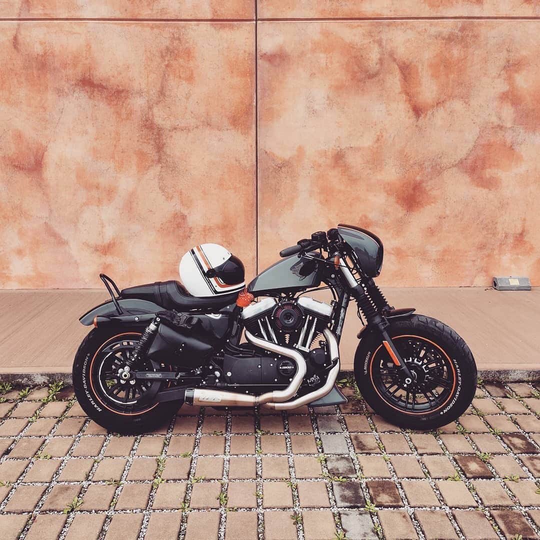 Harley-Davidsonさんのインスタグラム写真 - (Harley-DavidsonInstagram)「Always ride in style. Check out this customized #FortyEight from @__fjm___.  What are your favorite ways to customize a bike? Let us know in the comments down below👇」2月20日 3時02分 - harleydavidson