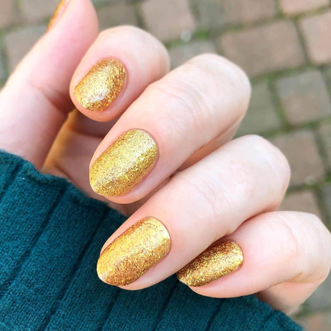 Jamberryさんのインスタグラム写真 - (JamberryInstagram)「// GEL STRIP & TRUSHINE // You don’t need a pot of gold at the end of the rainbow. All the gold you’ll ever need will be right at your fingertips in this sparkling TruShine gel enamel. Make it a mixed-mani and pair or layer with one of our newest green and clear Gel Strips and you’ll have a mani in St. Patty’s heaven 💚💚 Products sold separately || Featured: #goldminejn #justmyluckjn . . . #jamberry #jamberrynails #trushinejn #trushinegeljn #goldnails #stpatricksdaynails #gelstripsjn #jamberrygelstrips」2月20日 2時57分 - jamberry