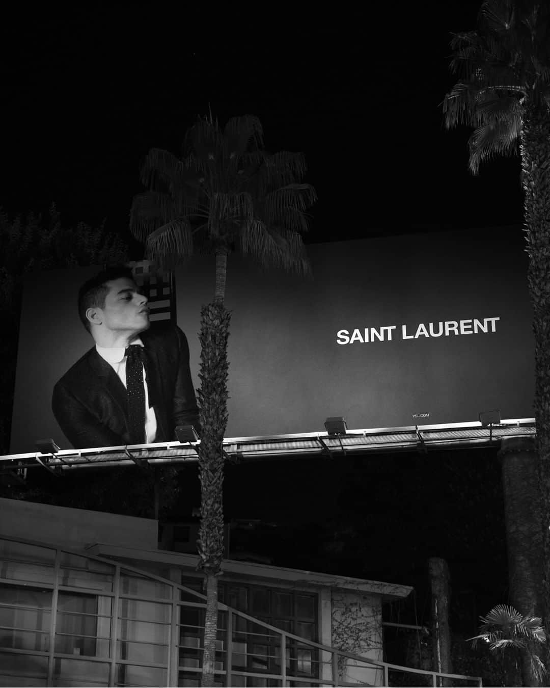 サンローランさんのインスタグラム写真 - (サンローランInstagram)「RAMI MALEK - SPRING SUMMER 20 LOS ANGELES - SUNSET #YSL30 by ANTHONY VACCARELLO PHOTOGRAPHED by @davidsimsofficial ⠀⠀⠀⠀⠀⠀⠀⠀⠀ #YSL #SaintLaurent #YvesSaintLaurent @anthonyvaccarello」2月20日 3時00分 - ysl