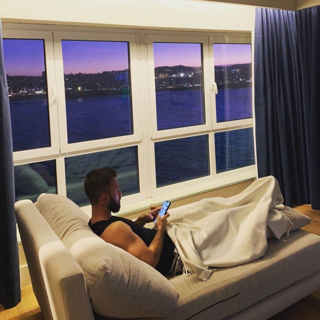エムレ・チョラクのインスタグラム：「Con esta vista se va el cansansio solo .. ❤️」
