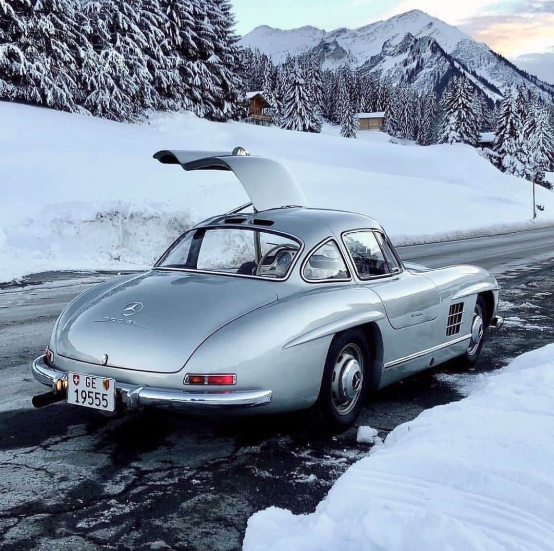 オリバーピープルズさんのインスタグラム写真 - (オリバーピープルズInstagram)「Drive of choice for a ski holiday: a 1955 Mercedes-Benz 300SL Gullwing. #OPinspiration | Photo: @simonkidston」2月20日 4時01分 - oliverpeoples
