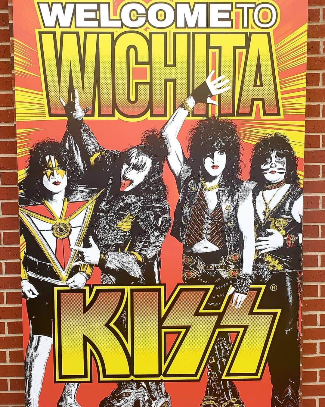 KISSさんのインスタグラム写真 - (KISSInstagram)「TONIGHT! #KISS #EndOfTheRoad World Tour rocks @intrustbankarena in #Wichita, KS!」2月20日 4時08分 - kissonline