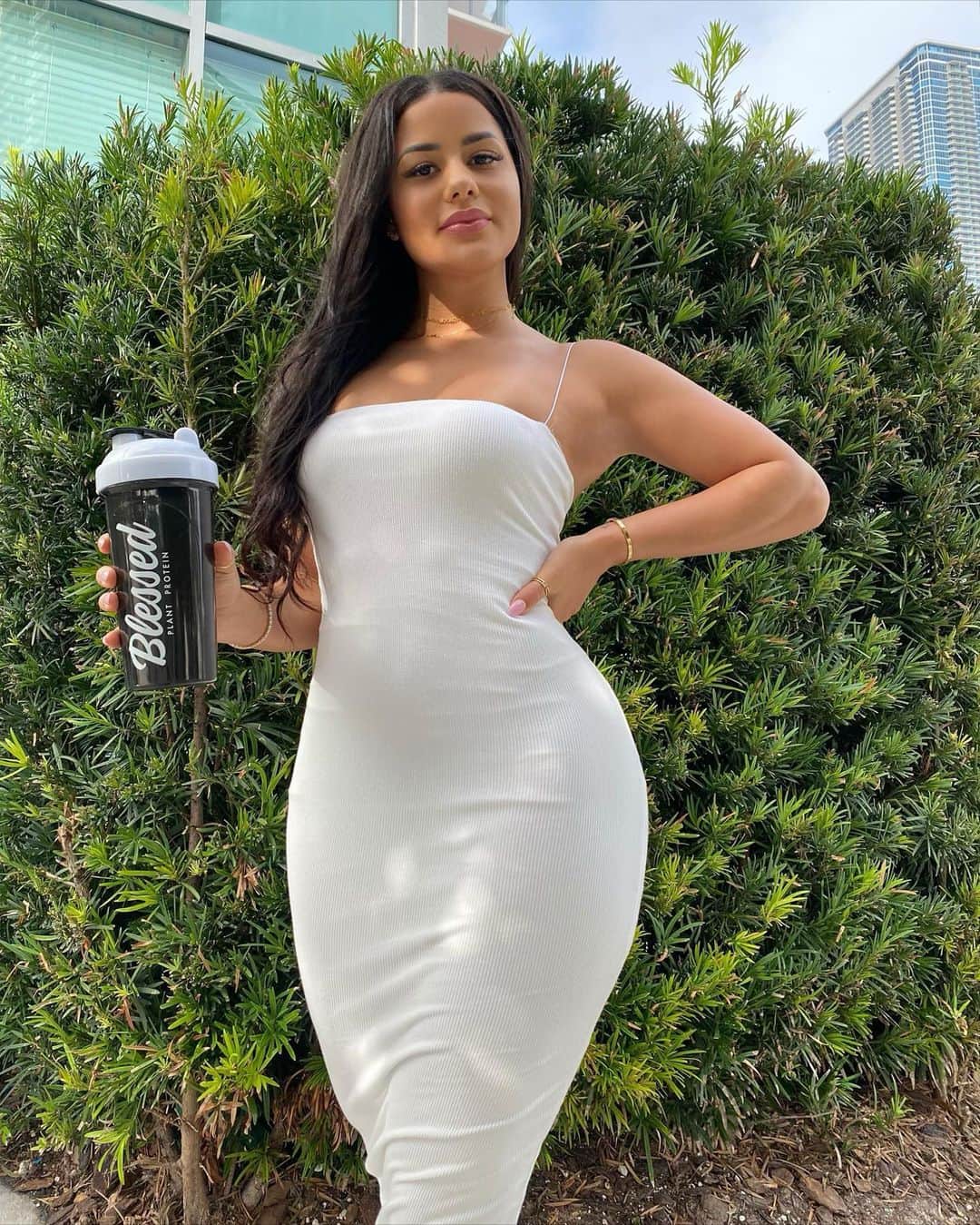 Katya Elise Henryさんのインスタグラム写真 - (Katya Elise HenryInstagram)「Blessed 🙏🏽 • holy, sacred, divine, and adored. All words that perfectly describe Blessed Protein 🌱 • • See why so many have made the switch. The no nauseating/bloating feeling, won’t cause acne bc dairy free, or even the fact that we have the best flavors in the world, with no added unhealthy sugars. Gluten free, soy free, dairy free. Did you hear about our brand new flavor strawberry mylk? 🍓🍼 sooooo yummy. get yours on www.ehplabs.com & don’t forget my code katya10 to save you some coinz.」2月20日 4時14分 - katyaelisehenry