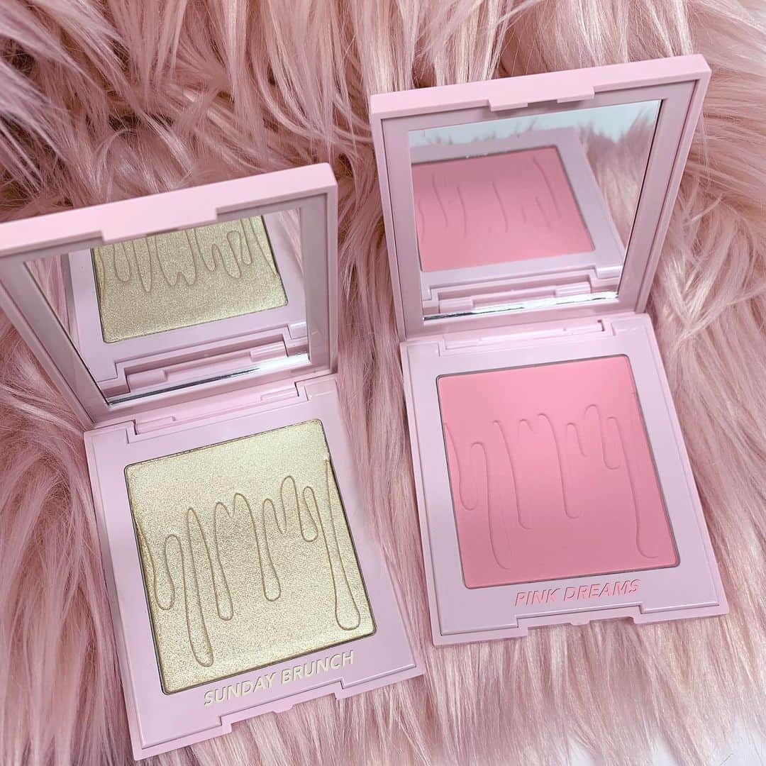 Kylie Cosmeticsさんのインスタグラム写真 - (Kylie CosmeticsInstagram)「Sunday Brunch & Pink Dreams 😍 Kylie's favorite new shades are back in stock 💌 kyliecosmetics.com @theglamwoman」2月20日 4時35分 - kyliecosmetics