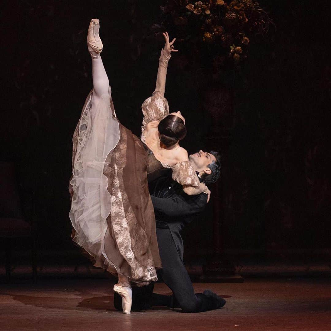 ロベルト・ボッレさんのインスタグラム写真 - (ロベルト・ボッレInstagram)「#aweekago with #theoneandonly @marianelanunezofficial ❤️ #onegin @royaloperahouse」2月20日 5時04分 - robertobolle