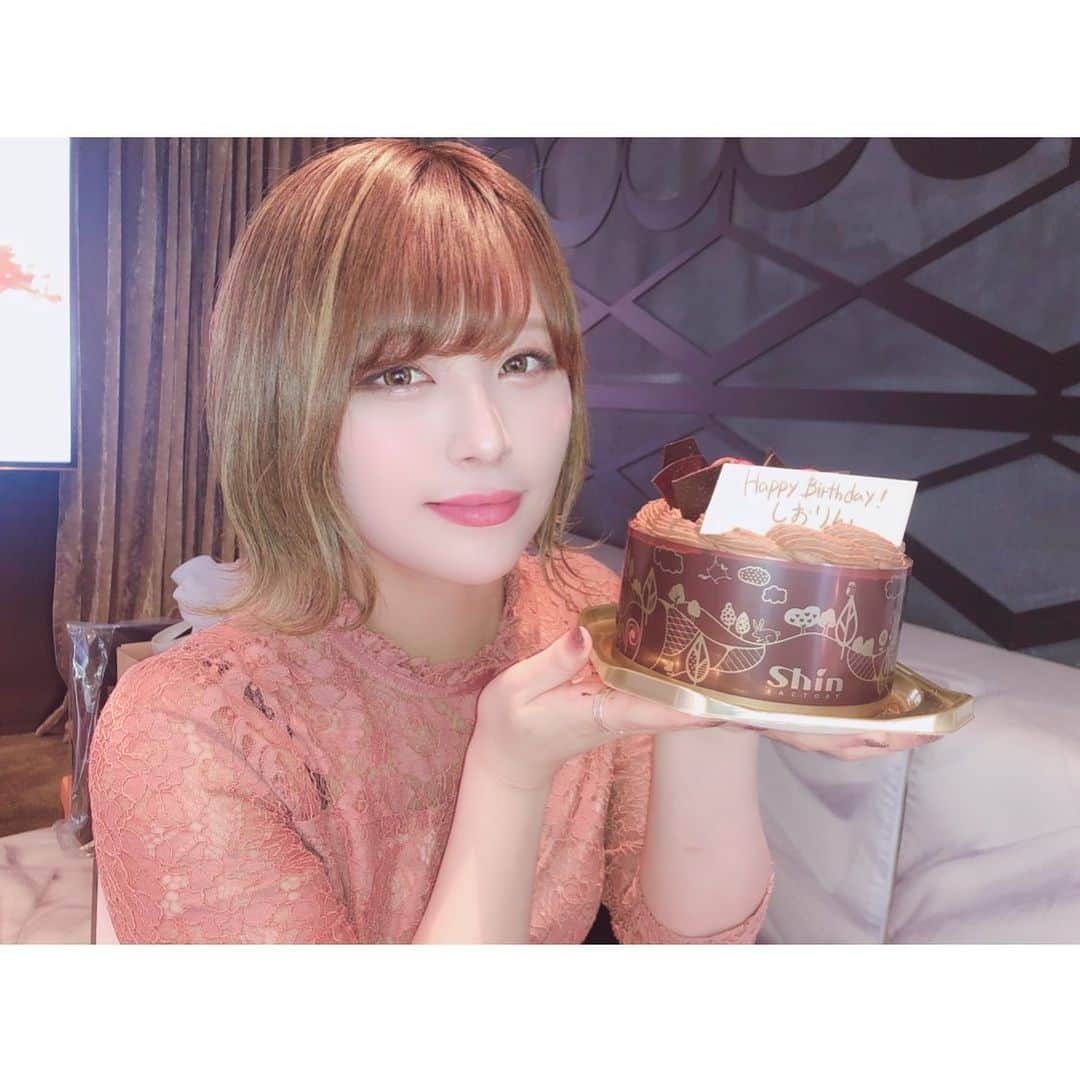 佐藤栞さんのインスタグラム写真 - (佐藤栞Instagram)「生誕イベントが楽しすぎたことをここに報告させていただきます🥰  またイベントしたいなあ したいんだよなあ。。。。 #生誕祭 #バレンタイン #ケーキ」2月20日 5時56分 - bookmarker_23