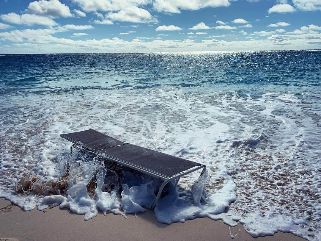 アレクサンドラ・ダダリオさんのインスタグラム写真 - (アレクサンドラ・ダダリオInstagram)「There is no remedy for love but to love more- beach chair」2月20日 5時55分 - alexandradaddario