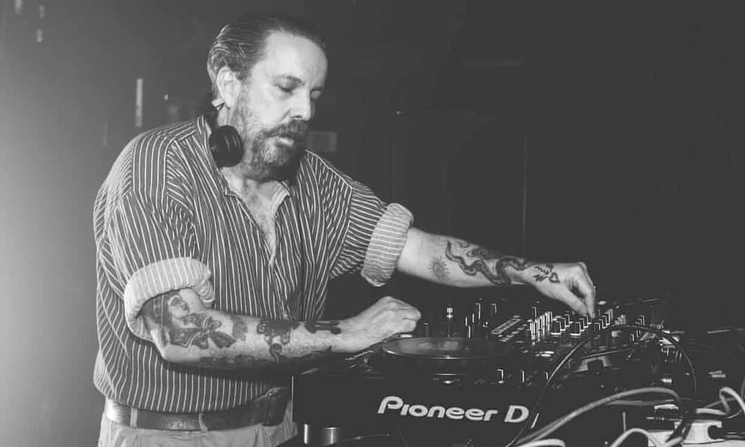 Flight Facilitiesのインスタグラム：「Our hearts go out to our friends and collaborators this week, who lost one of their own, and one of the best the world has ever seen. Andrew Weatherall is the reason that many of our peers and influences had joined the music industry, or shaped the way they make it. As a result, he has unquestionably contributed to our sound. If you’ve never heard of him, now is the right time to delve into his music, be it under Primal Scream, or his own name. There are also countless DJ sets of his, to be found on YouTube, with all sorts of amazing and rare deep cuts. Thank you Andrew. Your presence will be missed, though your contribution to music will live indefinitely.」