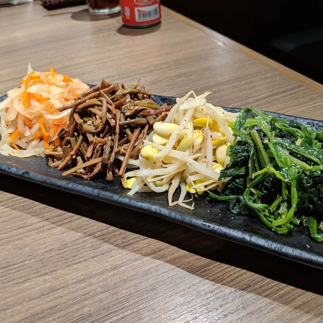 Japan Food Townさんのインスタグラム写真 - (Japan Food TownInstagram)「"Kimuchi" will be the one of the best side dish with enjoying Yakiniku. Home-Made Pickled Vegetables can be enjoyed with your favourite meats as Yakiniku always. "Heijoen" in Japan Food Town provides home-made "Kimuchi" as an one of the popular side dish all the time. It will be greatly matched with Yakiniku and more to enjoy your favourite meat. You can enjoy different kinds of vegetable as Home-Made Kimuchi and enjoy different taste and texture even if it called "Kimuchi". You must try and enjoy it as appetizer as well as side dish of your favourite meat that selected as main dish!  Let's order home-made Kimuchi and enjoy freshness of varieties of vegetables as the best side dish!! Japan Food Town is located at 435 Orchard Road, Wisma Atria Unit 04-39/54. Heijoen is located at Wisma Atria #04-47 in Japan Food Town.  焼肉と一緒に召し上がるサイドディッシュと言えばやっぱりキムチですね。 Japan Food Town内の「平城苑」自慢の自家製手作りキムチは大好きなお肉のお供に最高ですよ！  焼肉と一緒に楽しむにはテッパンの漬物類のメニューも「平城苑」では充実しています。特に手作りキムチ盛り合わせはおすすめです！ 一口にキムチと言っても色々な種類がありますので、その中から3種類の違ったキムチを盛り合わせてお出しいたします。それぞれの味の違いや歯ごたえの違いも楽しめるおすすめメニューです！  お好みのお肉との相性もバッチリ、前菜として乾杯用のおつまみとしても美味しくお召し上がり頂けますし、メインで選んだお好みのお肉の副菜として召し上がって頂いても最高ですよ！ 新鮮野菜の手作りキムチで美味しい焼肉がもっと美味しくなりますよ！  Japan Food Townは435 Orchard Road, Wisma Atria Unit 04-39/54にあります。 平城苑はJapan Food Town内、Wisma Atria #04-47にあります。  #heijoen #yakiniku #wagyu #premiumbeef #wagyusushi #reimen #coldnoodle #japanfoodtown 　#japanesefood #eatoutsg #sgeat #foodloversg #sgfoodporn #sgfoodsteps #instafoodsg 　#japanesefoodsg #foodsg #orchard #sgfood #japan #goodeats #foodstagram #wismaatria 　#singapore #instafood #kimuchi #homemadekimuchi」2月20日 15時32分 - japanfoodtown