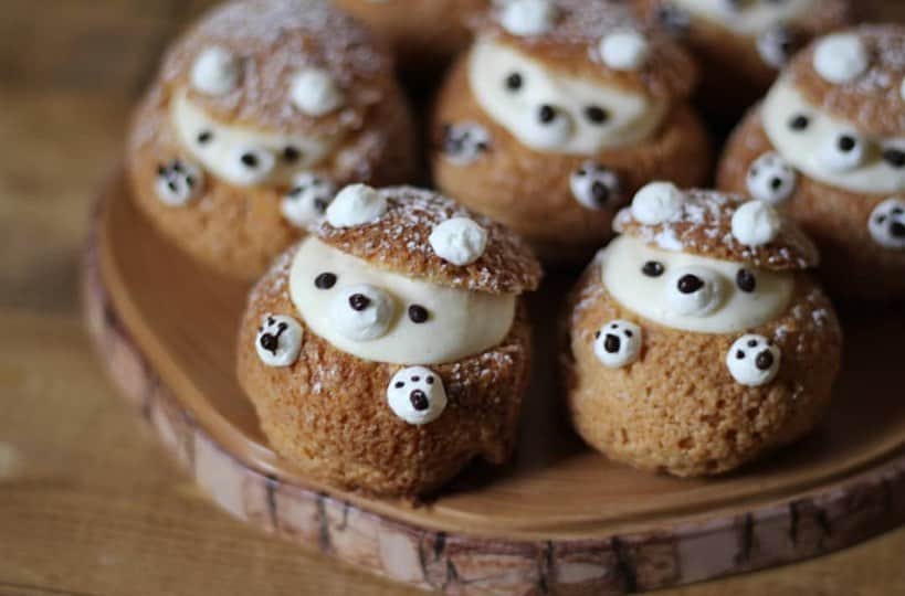 4yuuu さんのインスタグラム写真 4yuuu Instagram シュークリームの中からお顔が おめめと口を描いてあげるだけで なんともかわいいくまのシュークリームに大変身 仕上げにおててもつけて とびっきり可愛いスイーツ に仕上げましょう 06meg