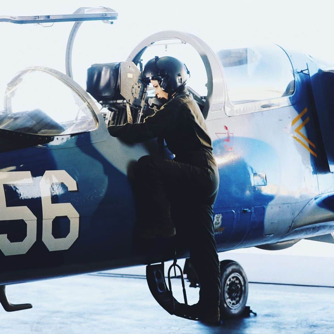 キャロル・アン・ワッツさんのインスタグラム写真 - (キャロル・アン・ワッツInstagram)「Danger zone.. 🖤 Thank you to @daniellusko for casting me in Air Force along with cast mates and crew who put in so much work to bring it to life!  I can’t believe this beautiful nod from the Universe.. as the sister to a fighter pilot (Lt. Daniel H. Watts) and the former partner to one who perished on deployment, yet course corrected my life by saying “you’re an actress and you live in NC?!” (then subsequently moved with me out to CA).. aaand was one of the most inspiring folks I’ve met thus far.. (Lt. Nathan T. Poloski)  It’s just too unbelievable to explain.. yes I know.. I kind of can’t believe that I got to more fully appreciate their journey and even attempt to pay homage.  Catching my breath. Just.. couldn’t be more grateful for this ride. ___ #fighterpilot #airforce #film #asylum #film #newmexico #nmfilm #abq #santafe #action #life #work #love #thebest」2月20日 16時12分 - thewildcard