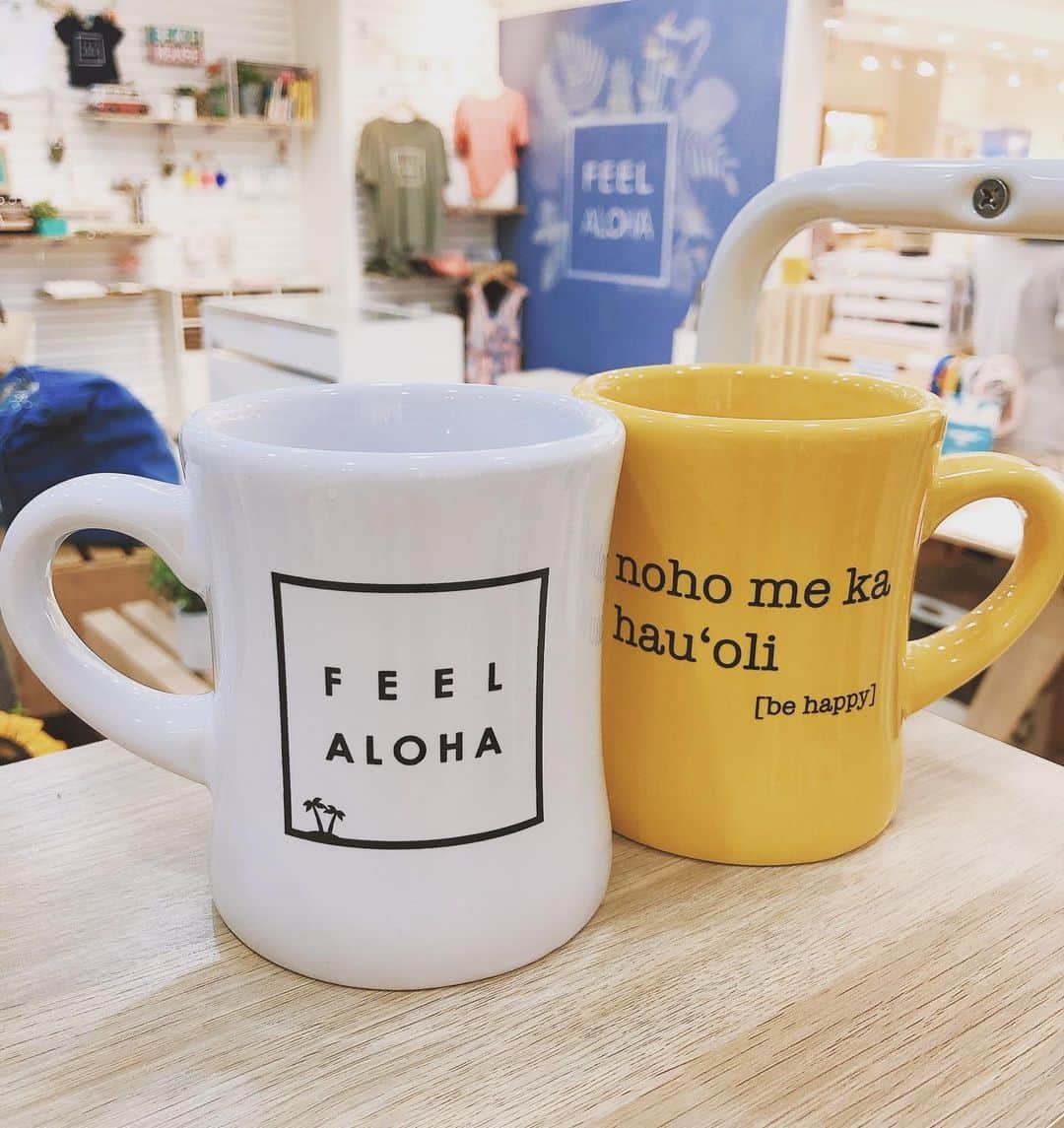 のインスタグラム：「. . ☕️FEEL ALOHA mugcup $15 . #lillyandemma #hawaii #feelaloha #hawaiian #instagood #love #happy #mug #aloha #ハワイ #ハワイ語 #マグカップ #ハワイ好き #ハワイ好きな人と繋がりたい」