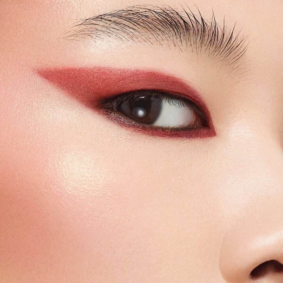 NARSさんのインスタグラム写真 - (NARSInstagram)「In it to wing it. Get the look with High-Pigment Longwear Eyeliner in Broadway. #regram @waltertucci; photo by @alanatylerslutsky; Model: @ruoyanghe」2月20日 8時00分 - narsissist