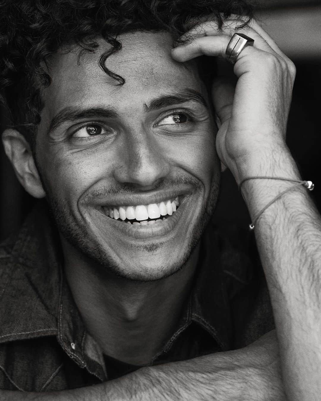 メナ・マスードのインスタグラム：「If you Smile through your fear & sorrow, Smile, and maybe tomorrow you’ll see the sun come shining through for you. 📷: the incomparable @alexilubomirski」