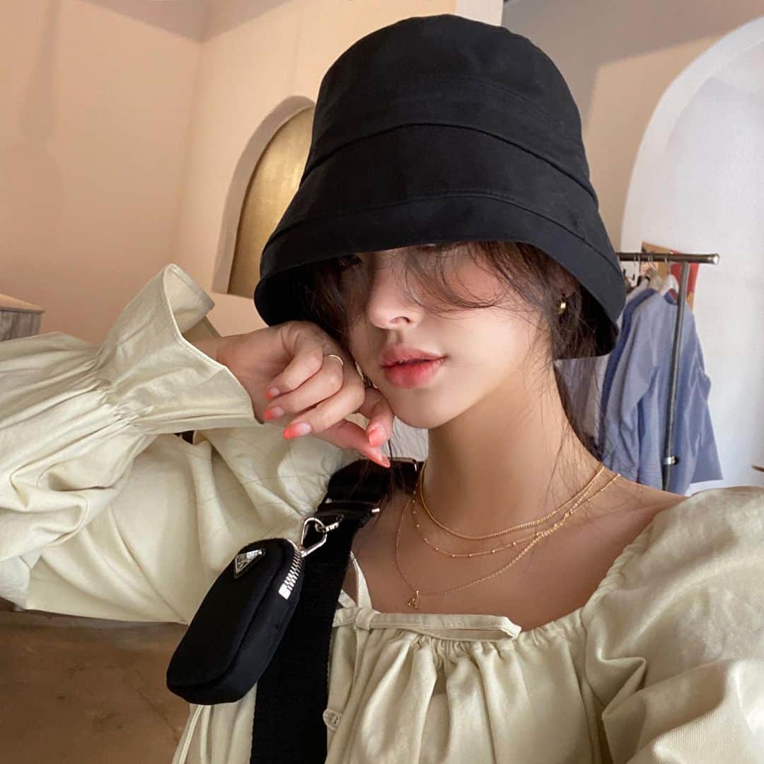 Chuuのインスタグラム：「벙거지모자코디로 패션완성이라 할수 있겠죠?? 너무 맘에 드는핏❣️❣️ #chuuseoul」