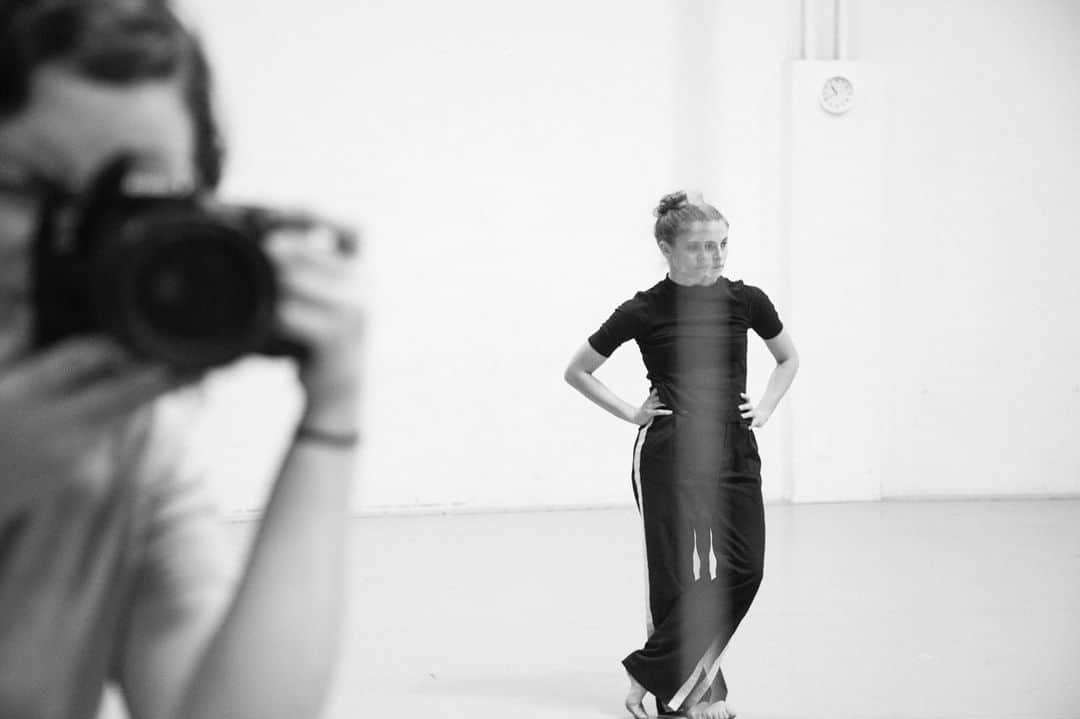 ローレン·ランドルフのインスタグラム：「Popped in to one of @jacobjonasthecompany’s rehearsals before their recent string of performances - always inspiring and energizing to be around. @__jjtc__」