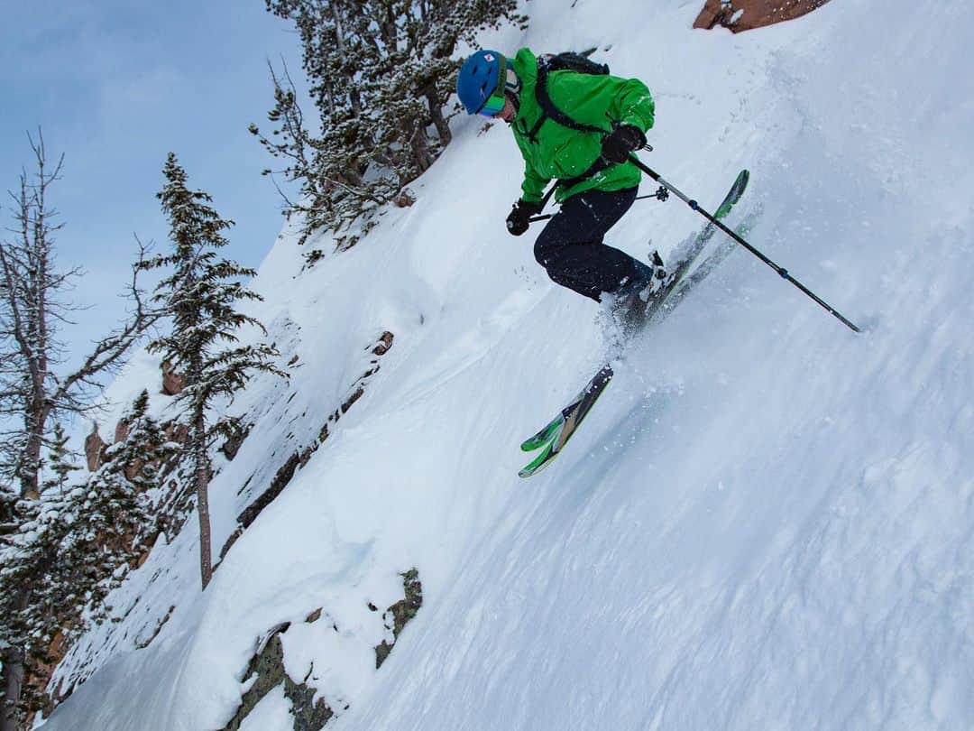 Tim Lamanさんのインスタグラム写真 - (Tim LamanInstagram)「Photo by @TimLaman.  Skier @RussLaman testing himself on the steeps of Kicking Horse Mountain.  BC, Canada.  #skiing @patagonia_snow」2月20日 9時11分 - timlaman