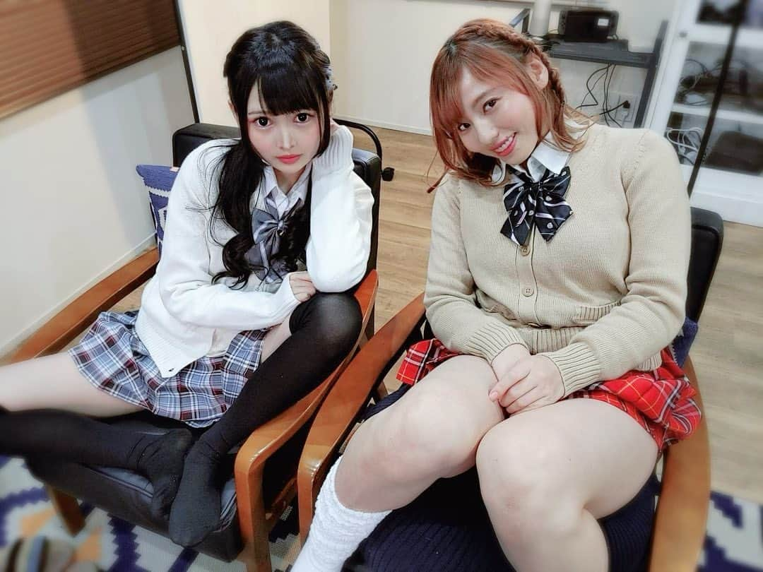 跡美しゅりさんのインスタグラム写真 - (跡美しゅりInstagram)「@saki____1official さきさんに制服ルーズソックス着て欲しいという願望が叶った記念日...♡ #跡美しゅり #AV女優」2月20日 9時24分 - atomi_shuri