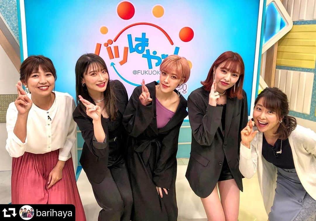 のインスタグラム：「. . PINK CRES. @pinkcres_staff  のみなさん🤞🤞🤞 PVのダンスに観入ってしまった… お洒落でかっこいい！♡朝早いのに明るくて爽やかでした👏✨ また来てください〜☺︎ #repost @barihaya ・・・ 今日は PINK CRES. の皆さんに生出演して頂きました💗 #夏焼雅 さん #小林ひかる さん #二瓶有加 さんのダンス&ボーカルグループ💓  2/26 2nd single #ルーレット 発売！  今夜7時半〜福岡PARCOのタワーレコードで無料ミニライブやるそう🎤 フィンガークロス🤞での振り付けをマネして下さい💖 #pinkcres.」