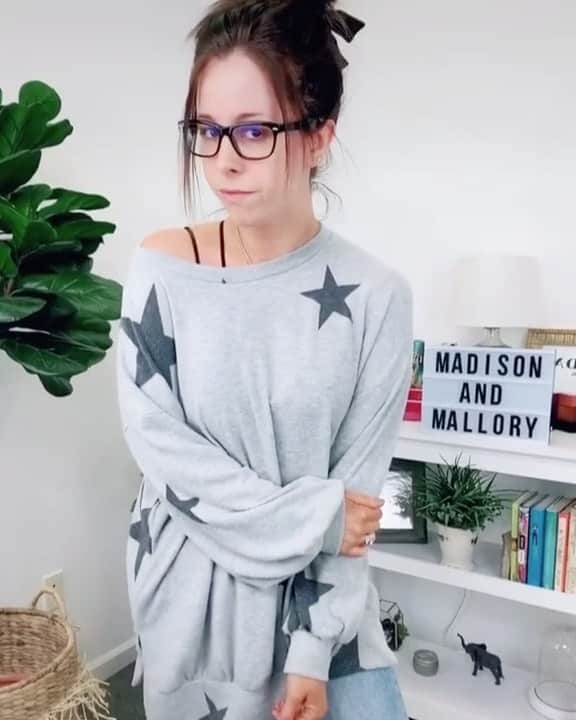 Tracy and Stefanieのインスタグラム：「We’re having too much fun on #tiktok! You can follow us in two places @madiandmallory and @eleventhgorgeous for double the fun lol! PS put your @tiktok username below so we can follow each other!! Oh and also what are your fave kinds of tiktoks to watch? 🥰😘」