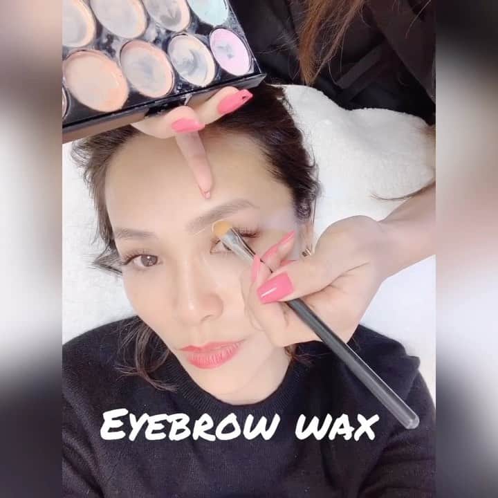 坂倉アコのインスタグラム：「Eyebrow magic💕 @emaymie_salon ﻿ ﻿ It is life changing and just amazing what they do to your face❤️﻿ ﻿ アイブロウ・ワックスしてもらってから、ハイライトを入れてもらって、立体感を出して、眉マスカラで仕上げてもらいました😊﻿ ﻿ いつもメンテナンスの仕方までしっかり教えてくれる☺️ ﻿ ﻿ Thanks to my girl﻿ @mami_saisu 💞✨✨✨✨﻿ ﻿  #eyebrowwax #eyebrows #emaymiesalon #tokyo #thankyou #❤️」
