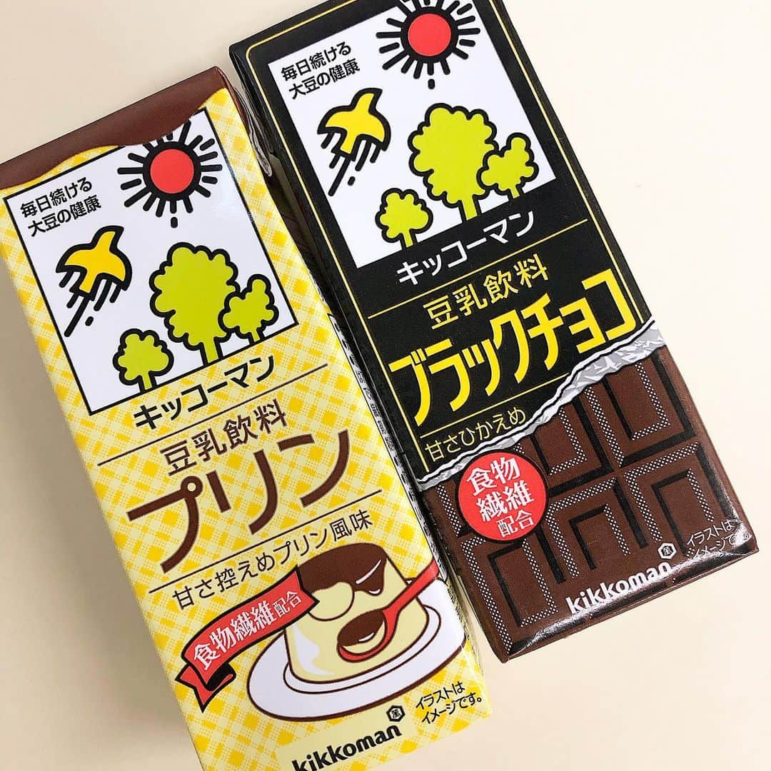 美的 Biteki's official Instagram! さんのインスタグラム写真 - (美的 Biteki's official Instagram! Instagram)「＼「キッコーマン 豆乳飲料」から、新フレーバーが誕生！／ ◆「キッコーマン 豆乳飲料 プリン　200ml紙パック ￥90（税抜）」 人気の定番スイーツ“プリン”の味わいを再現した豆乳飲料。ほんのりとしたカラメルの風味がアクセントになり、子供から大人まで飲みやすい甘さ控えめに仕上げています。小腹が空いたときのおやつや食後のデザートにおすすめ！乳原料・卵不使用で、食物繊維4.2gを配合しています。 ◆「キッコーマン 豆乳飲料 ブラックチョコ　200ml紙パック ￥90（税抜）」 ビターでコクのあるブラックチョコを再現した「キッコーマン 豆乳飲料 ブラックチョコ」は、甘すぎない、ちょっぴり大人な味わいに。ちょっとしたおやつや、気分をリフレッシュしたいときにもぴったりです。食物繊維4.4gを配合しているのも嬉しいポイント。 ★★★ どちらのフレーバーも、そのまま飲むのはもちろん、パックのまま凍らせる“豆乳アイス”や、カップに移して温める“ホッ豆乳”としても美味しくいただけます。 また、容器に移して加熱し、ゼラチンを加えて冷やし固めるだけで、“ぷるぷる”とした食感の“豆乳プリン”に！卵や乳原料を使用せず、手軽にできるので、ぜひ試してみてくださいね♪ ＊どちらも発売中 #キッコーマン#豆乳#豆乳飲料#豆乳プリン#プリン#キッコーマン豆乳飲料#ブラックチョコ#soymilk#チョコレート#新商品#新登場#おやつ#bitekicom」2月20日 10時03分 - bitekicom