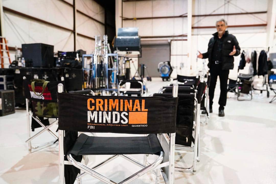 のインスタグラム：「Final episode of @crimmindscbs tonight.  Thank you all for being there to watch us.  We Loved being there for you!」