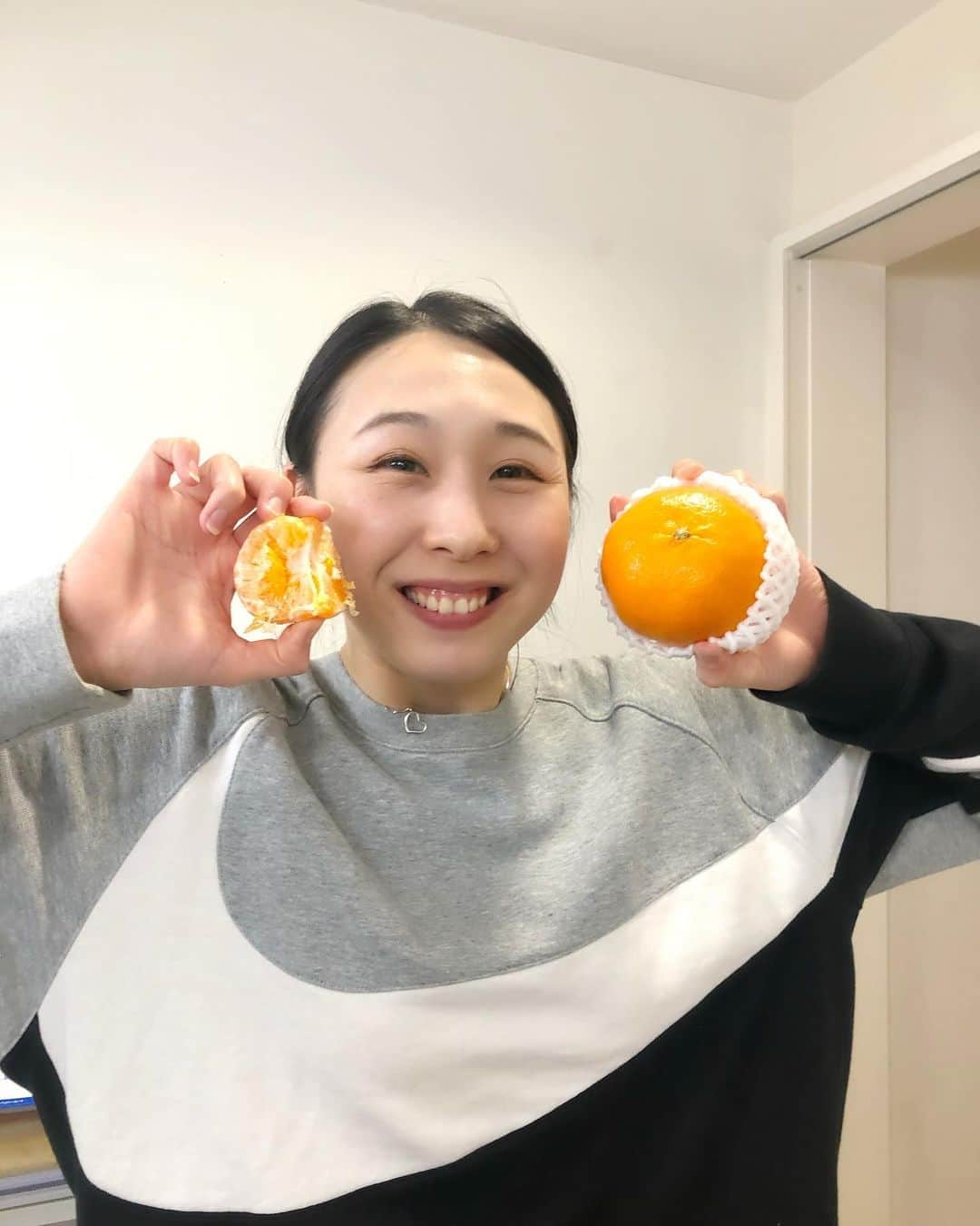 りんご娘さんのインスタグラム写真 - (りんご娘Instagram)「#甘平 美味しい😍 甘いし、おっきいし😆 美味しい🥰  四国から嬉しいお届け物😆  #愛媛　#甘平みかん  #感動の美味しさ #目が開く　#美味しい #果物好き　#農家の努力 #農業活性化　#ミカン #ポンカン　#カンペイ #糖度が高い　 #とき　 @toki_ringomusume」2月20日 10時29分 - _ringo.musume.com_