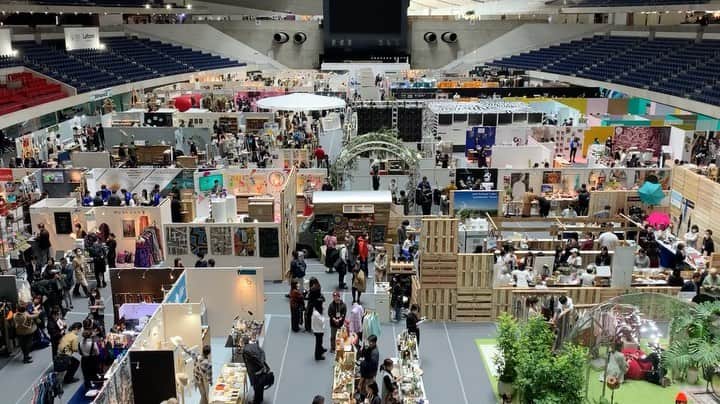 のインスタグラム：「【rooms40】 @rooms_tokyo 初日スタートしました！ 皆さまのご来場をお待ちしております！  20周年をむかえる、クリエイティブの祭典 “rooms40”  2020.2.20(thu) 21(fri) 22(sat) ﻿ 国立代々木競技場 第一体育館﻿  #rooms_tokyo #ルームス #creative #展示会 #ライフスタイル #暮らし #アート #art #installation #トークショー #exhibition #design #craft #creator #installation #ethical #hpfrance #アッシュペーフランス #howpeoplelive」