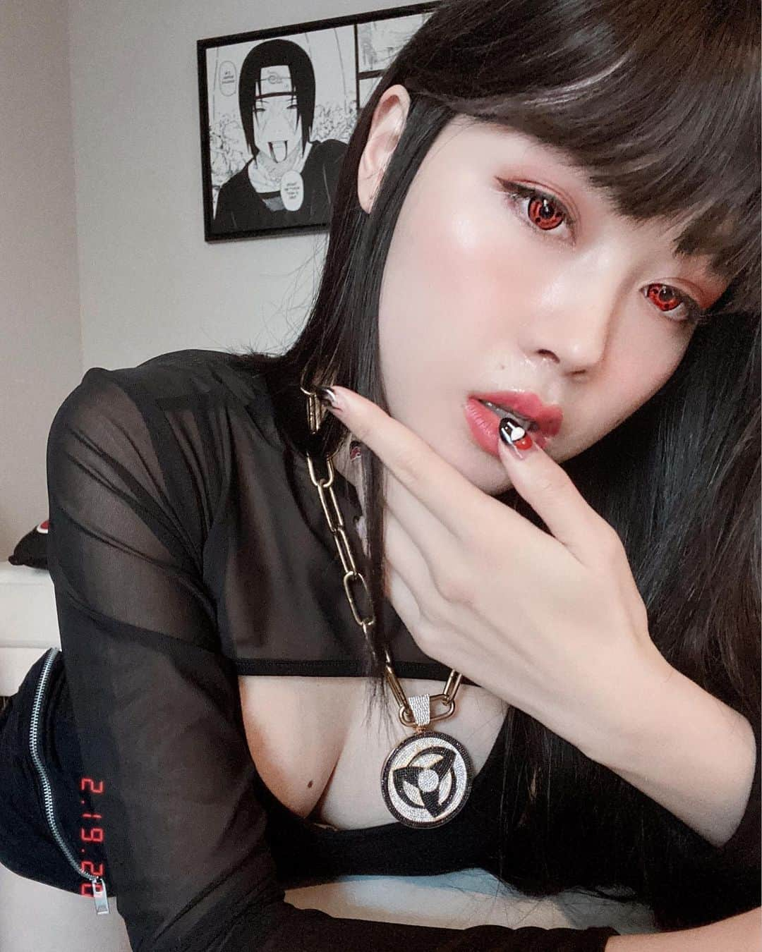 Emily Meiさんのインスタグラム写真 - (Emily MeiInstagram)「Uchiha clan’s favorite daughter ❤️ couldn’t decide if bangs or no bangs soooo here’s both」2月20日 10時51分 - emily.ghoul