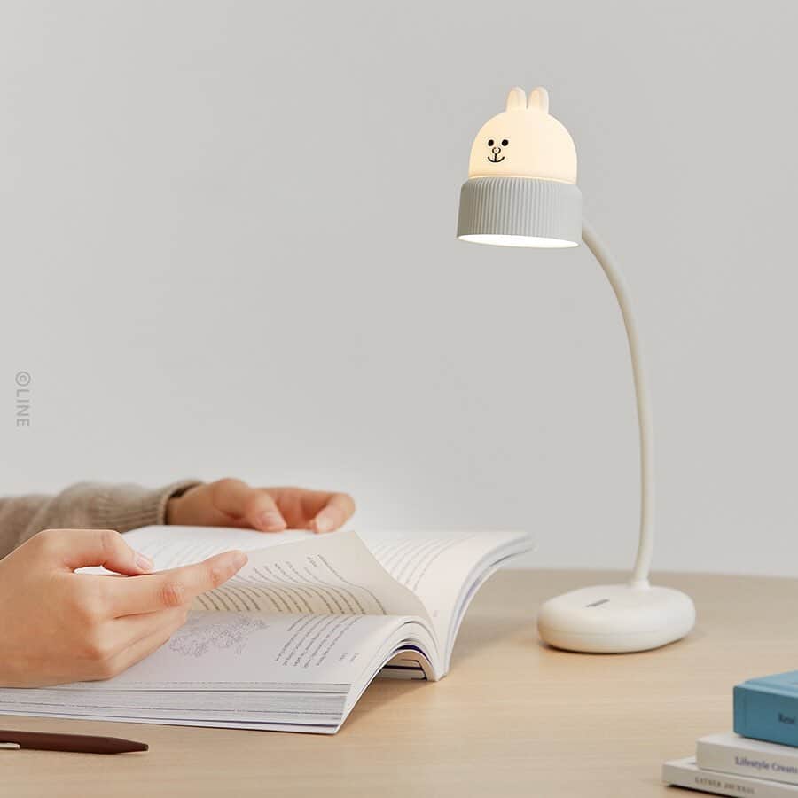 LINE FRIENDSさんのインスタグラム写真 - (LINE FRIENDSInstagram)「Cute. Elegant. Radiates warm light. Carries anywhere. ⠀ What more could you ask for? ⠀ LINEFRIENDS Portable Mood Lamp ⠀ Coming up on 2020.02.20.17:00 (PST) ⠀ Find out more > 👉Check out the product tag! ⠀ #Adjustable #MoodLamp #Lamp #Decor #LINEFRIENDS #BROWN #CONY #SALLY」2月20日 11時00分 - linefriends