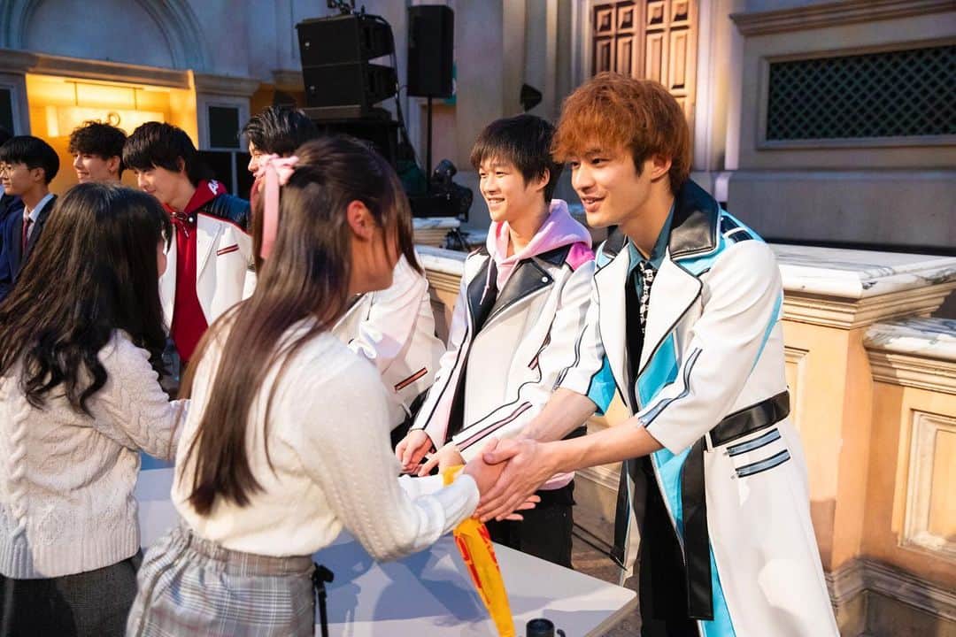 テレビ東京「青春高校３年C組」のインスタグラム：「#君のことをまだ何にも知らない  #CDデビュー日 #オフショット #お台場 #venusfort  #教会広場 #青春高校3年c組  #男子アイドル部 #バトラーズ #河野紳之介」