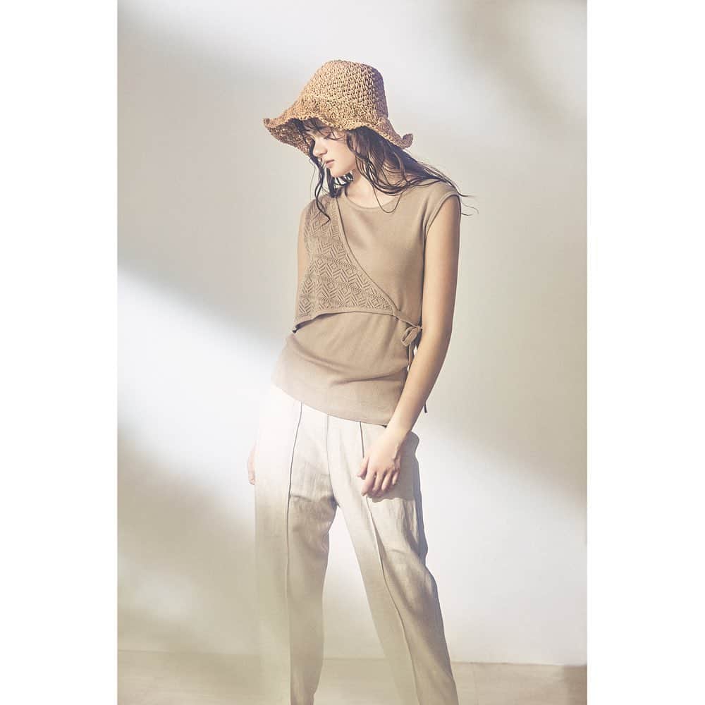 dazzlinさんのインスタグラム写真 - (dazzlinInstagram)「. . dazzlin 2020 summer season collection . . ￣￣￣￣￣￣￣￣￣￣￣￣￣￣￣￣￣￣￣￣￣ . knit ¥4,500+tax pants ¥6,000+tax . . . ￣￣￣￣￣￣￣￣￣￣￣￣￣￣￣￣￣￣￣￣￣ #dazzlin #dazzlin_official #dazzlin_muse #dazzlin_summer #2020SS #exhibition」2月20日 12時04分 - dazzlin_official
