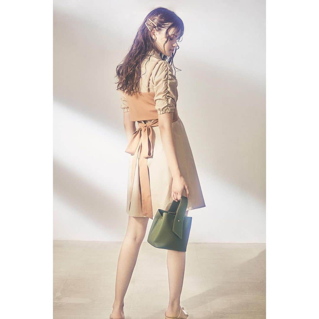 dazzlinさんのインスタグラム写真 - (dazzlinInstagram)「. . dazzlin 2020 summer season collection . . ￣￣￣￣￣￣￣￣￣￣￣￣￣￣￣￣￣￣￣￣￣ . one-piece ¥9,000+tax bag ¥3,600+tax . . . ￣￣￣￣￣￣￣￣￣￣￣￣￣￣￣￣￣￣￣￣￣ #dazzlin #dazzlin_official #dazzlin_muse #dazzlin_summer #2020SS #exhibition」2月20日 12時04分 - dazzlin_official