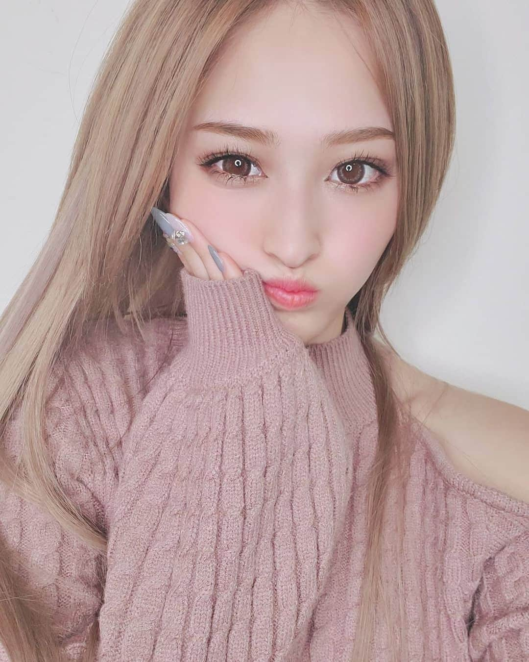 美女美容事情さんのインスタグラム写真 - (美女美容事情Instagram)「《さらさらロングヘア💇‍♀️💄✨》⁠⠀⁠⠀ *⁠⠀⁠⠀ リポストを使って、素敵な写真📷✨を投稿されてる方を紹介させて頂く⠀⠀⠀⁠⠀⁠⠀ 【💄美女美容事情💅】のコーナーです✨⁠⠀⁠⠀ *⠀⠀⠀⠀⠀⠀⁠⠀⁠⠀ いいねやコメント、フォローして応援してね❤︎🥰🎶⁣⁠⠀⁠⠀ *⠀⠀⠀⠀⠀⠀⁠⠀⁠⠀ 今回ご紹介させて頂きますのは❤︎⁠⠀⁠⠀ ᏚᎯᎢᎢᏚᏌさん< @sattsu.s >の素敵なお写真📸⁠⠀⁠⠀ *⁠⠀⁠⠀ ⁠サラサラの髪の毛に✨😊くりっとした大きな瞳が可愛いですね😊❤️なんとシールエクステ80枚‼️🙏もう地毛にしか見えませんよね✨💄😁⁠⠀ *⠀⁠⠀⁠⠀ ᏚᎯᎢᎢᏚᏌさんのアカウントには他にも素晴らしい投稿が沢山ありますので是非覗いてみてくださいね💁‍♀️💙⁠⠀⁠⠀ *⠀⁠⠀⁠⠀ ᏚᎯᎢᎢᏚᏌさん< @sattsu.s >⠀⁠⠀ 素敵な投稿ありがとうございました☺️📸✨⠀⠀⠀⠀⠀⠀⠀⁠⠀⁠⠀ △▼△▼△▼△▼△▼△▼△▼△▼△▼⠀⠀⠀⠀⠀⠀⠀⠀⠀⠀⠀⠀⠀⠀⠀⠀⠀⠀⠀⠀⠀⠀⠀⠀⠀⠀⠀⠀⠀⠀⠀⠀⁠⠀⁠⠀ ❤🧡💛「美女美容事情」💚💙💜⠀⠀⠀⠀⠀⠀⠀⠀⠀⠀⠀⠀⠀⠀⁠⠀⁠⠀ 👇掲載ご希望の方は👇⠀⠀⠀⠀⠀⠀⠀⠀⠀⠀⠀⠀⠀⠀⠀⁠⠀⁠⠀ @b_b_j.jタグ付けと🖤 # ビジョビ⠀🖤⠀⠀⠀⠀⠀⠀⠀⠀⠀⠀⠀⠀⠀⠀⁠⠀⁠⠀ をタグ付けお願いします✨⠀⠀⠀⠀⠀⠀⠀⠀⠀⠀⠀⠀⠀⠀⠀⁠⠀⁠⠀ ――――――――――――――――⠀⠀⠀⠀⠀⠀⠀⠀⠀⠀⠀⠀⠀⠀⠀⠀⠀～姉妹アカウントのご紹介～⠀⠀⠀⠀⠀⠀⠀⠀⠀⠀⠀⠀⠀⠀⠀⠀⠀⠀⠀⠀⠀⠀⠀⠀⠀⠀⁠⠀⁠⠀ ◇美容情報を紹介している«美女美容事情～Beauty～»⠀⠀⠀⠀⠀⠀⠀⠀⠀⠀⠀⠀⠀⠀⠀⠀⠀⠀⠀⠀⠀⠀⠀⠀⠀⁠⠀⁠⠀ ( @b_b_j.j_b )⠀⠀⠀⠀⠀⠀⠀⠀⠀⠀⠀⠀⠀⠀⠀⠀⠀⠀⠀⠀⠀⠀⠀⠀⠀⠀⁠⠀⁠⠀ ◇美しい旅スポット紹介をしている«美 spot»⠀⠀⠀⠀⠀⠀⠀⠀⠀⠀⠀⠀⠀⠀⠀⠀⠀⠀⠀⠀⠀⠀⠀⠀⁠⠀⁠⠀ ( @b__spo )⠀⁠⠀⁠⠀ ⁠⠀⠀⠀⠀⠀⠀⠀⠀⠀⠀⠀⠀⠀⠀⠀⠀⠀⠀⠀⠀⁠⠀⁠⠀ よかったらこちらも覗いてみてね✨⁠⠀⁠⠀ ――――――――――――――――⠀⠀⁠⠀⁠⠀ #メイク #beauty⠀⠀#ヘアスタイル ⠀⠀⠀⠀⠀⠀⠀⁠⠀ #ヘアスタイルミディアム #ヘアーカラー ⠀⁠⠀ #ボブヘアアレンジ #カラコンメイク ⠀⁠⠀ #アイシャドウ #ベースメイク ⠀⠀⠀⠀⠀⁠⠀ #女子力おばけ  #コスメ垢 ⠀⁠⠀ #コスメ垢さんと繋がりたい #コスメ部 ⠀⁠⠀ #リップ好き #チークカラー ⠀⁠⠀ #カラコン  #唇ケア #コスメすきな人と繋がりたい ⠀⁠⠀ #naturalbeauty #makeup⁠⠀ #サラサラ#シールエクステ」2月20日 11時56分 - b_b_j.j