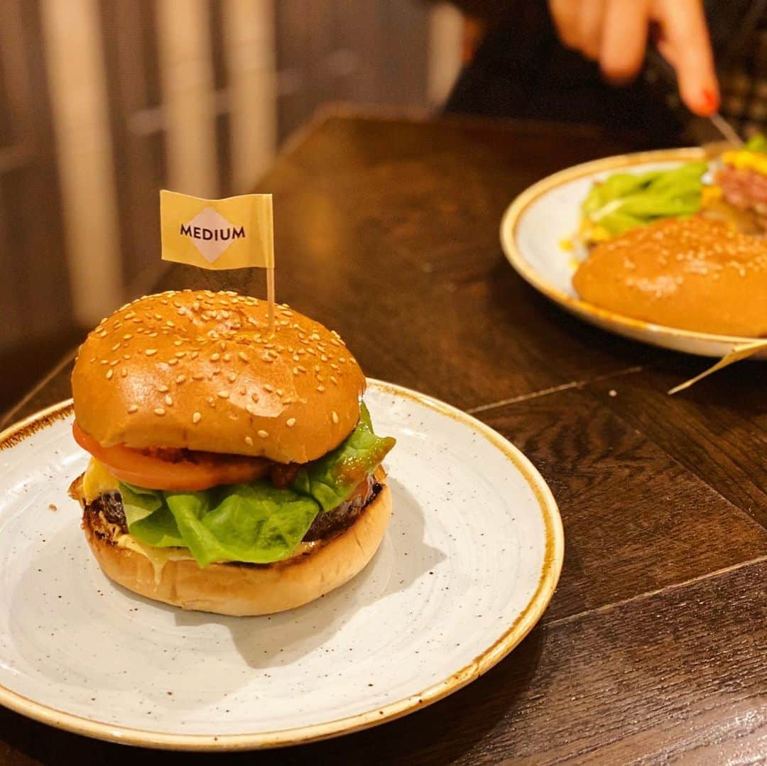 岩崎裕美さんのインスタグラム写真 - (岩崎裕美Instagram)「. 📍GBK(GOURMET BURGER KITCHEN) . ロンドンのハンバーガー屋さんでランチ🍔🍟 . 写真に残ってなかったけど、 ポテトがスキニー過ぎて食感が摩訶不思議だったよ。 ＿＿＿＿＿＿＿＿＿＿＿＿＿＿＿＿＿＿＿＿＿＿＿＿＿ #uk #england #london #trip #travel #british #lunch #cafe #humberger #gbk #gourmetburgerkitchen #gourmet #英国 #ロンドン #ロンドン旅行 #イギリス #イギリス旅行 #旅行 #ハンバーガー #ハンバーガー巡り #ランチ #カフェ」2月20日 12時00分 - hiromi_iwasaki