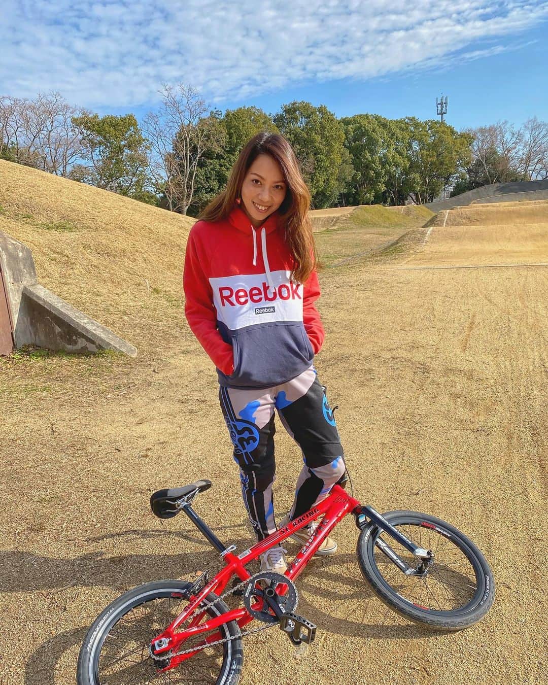 飯端美樹のインスタグラム：「コースでウェアに着替えた瞬間、服のカラー選びミスした事に気付く😂 #bmxlife」