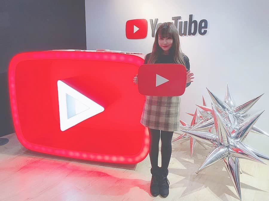 利咲さんのインスタグラム写真 - (利咲Instagram)「#YouTubeSpaceTokyo にて撮影🎥﻿ とても綺麗なスタジオでした✨﻿ 撮影スペースが多く、テンション上がって色々写真を撮ってしまった！﻿ ﻿ なんと #ホラーちゃんねる さんの撮影でした👻﻿ みなさん出来上がりを楽しみにしていて下さいね👍﻿ ﻿ #youtube #撮影 #六本木 #六本木ヒルズ #Roppongi #roppongihills #ユーチューブ #youtubetokyo #youtuber #youtubevideos #youtubechannel #horror #ホラー #youtubespace」2月20日 12時22分 - himeringo908