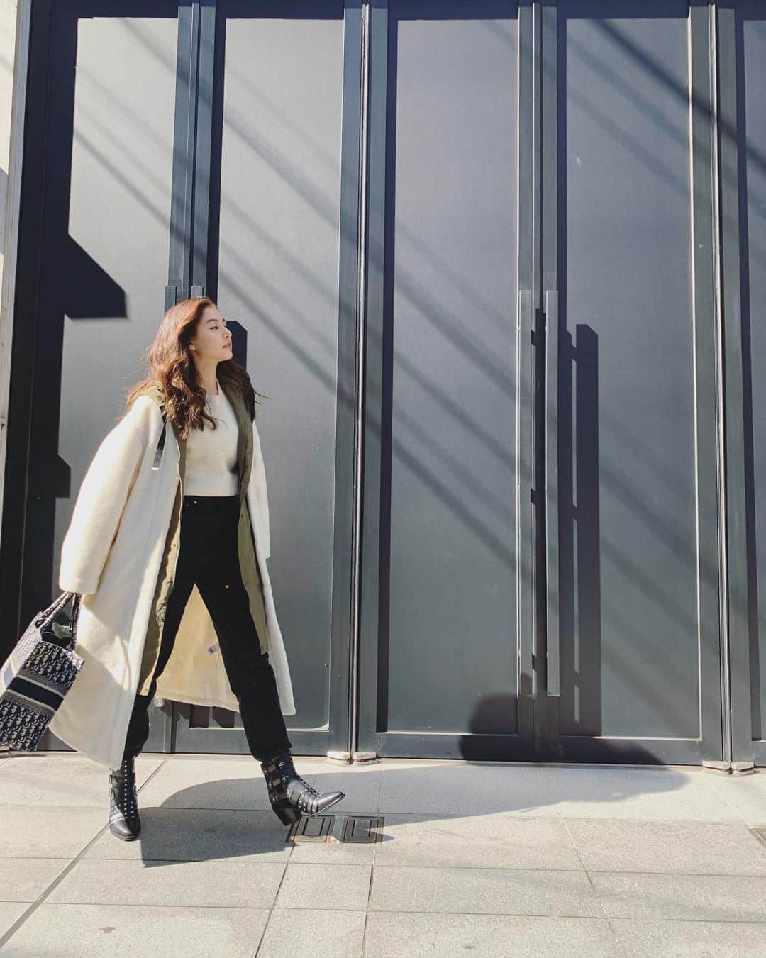 新木優子さんのインスタグラム写真 - (新木優子Instagram)「私服  coat : @sly_official  tops : @poloralphlauren (vintage) black denim : @tomwood_project  shoes : @coach  bag : @dior」2月20日 12時15分 - yuuuuukko_