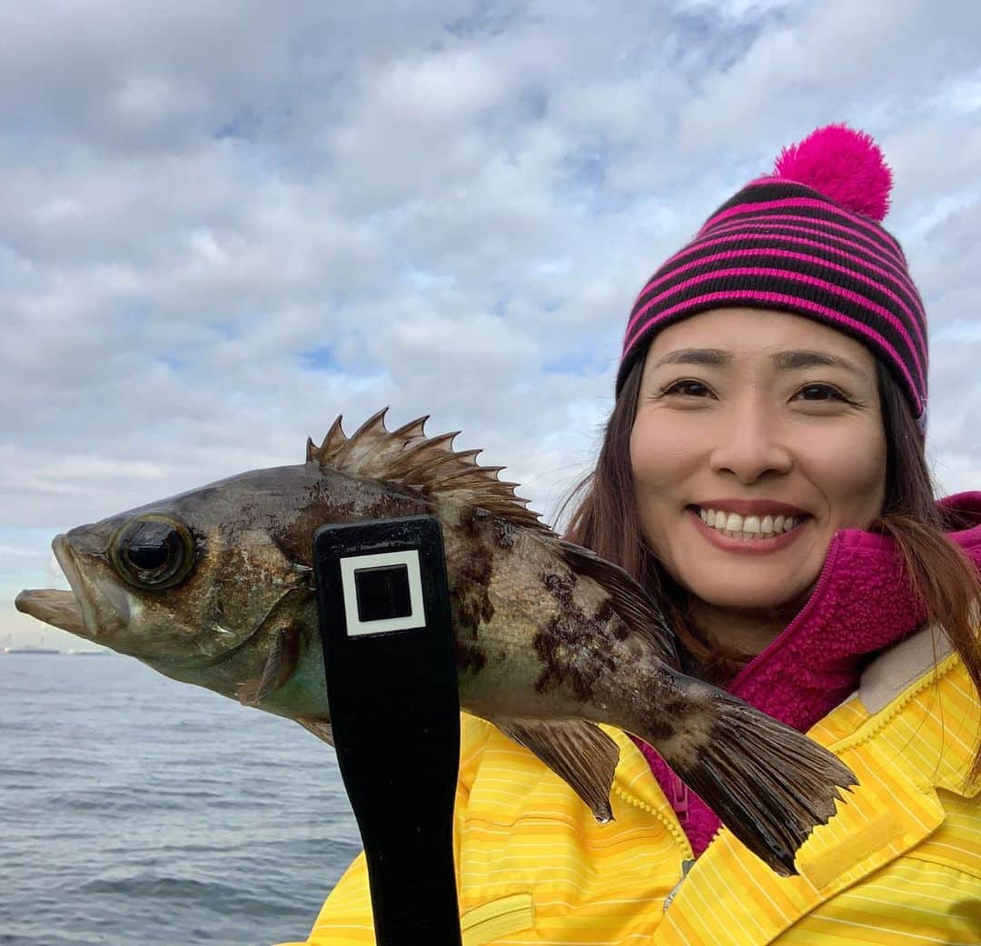 川目梢さんのインスタグラム写真 - (川目梢Instagram)「🌷本日のサンスポ🌷 春といえばコレ、浦安『吉野屋』さんでメバル釣りをしてきました🎣 朝10分超のガッツリレクチャーもあるので、ビギナーさんでも安心。交じり物も多くて楽しめますよん🥰 ぜひ見てね💖  #浦安 #吉野屋 #釣り #釣り好きな人と繋がりたい #釣りガール #釣り女子 #釣り好き #釣り」2月20日 12時17分 - kozukozu0615