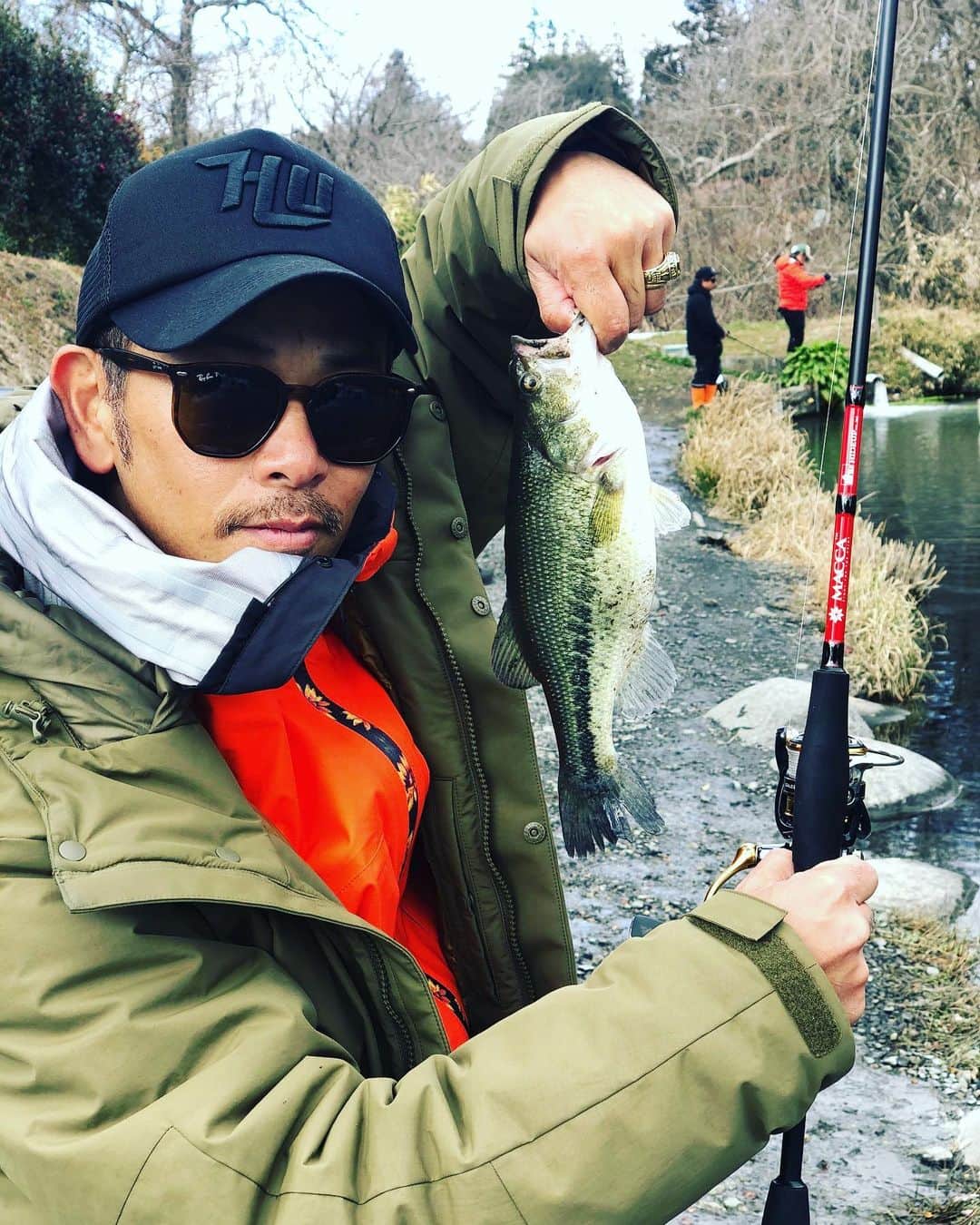 のインスタグラム：「バスロッドはHIDEUPのMACCA🎣  カッケーんです  #マッスルアングラー  #ブラックバス  #ブラックバスフィッシング  #hideup」