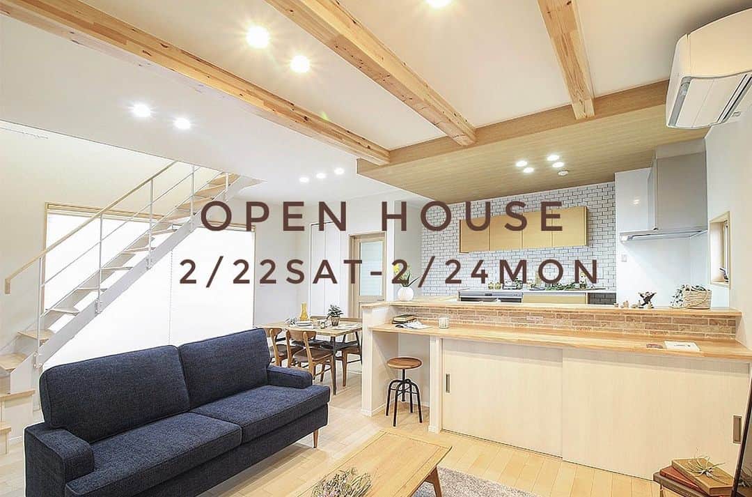 のインスタグラム：「■□OPEN HOUSE■□ 【 視線の抜けを利用したプラスワンリビングのある家】 * 2/22(sat)-2/24(mon) 10:00～17:00 * 七尾市／藤橋町 * * ＊温かみのあるバーチ色の床と白い壁が柔らかな雰囲気を演出 ＊視線の抜け上手に利用して実際の大きさよりも広く感じれるＬＤＫ ＊プラスワンリビングのタイルテラス ＊リビングに隣接した和室と便利な家事動線 * 住む人の想いをカタチにした注文住宅ならではのお家です🏡 ぜひこの機会ご覧ください。 ご来場お待ちしております😊 * 詳細はトップページのリンクURL →「見学会情報」にてご確認ください。 @cityhouse770 * * 七尾市藤橋町展示会場 お問い合わせ 0767-53-2133 * #house #architecture  #マイホーム #マイホーム計画 #新築 #ldk #家 #家づくり#リビング #ダイニング #リビング階段 #タイルテラス #スケルトン階段  #おうち  #緑のある暮らし  #建築デザイン  #完成見学会 #見学会 #展示会 #七尾市  #中能登町 #インテリア #間取り #dinningroom #living #flowline #sofa #openhouse」