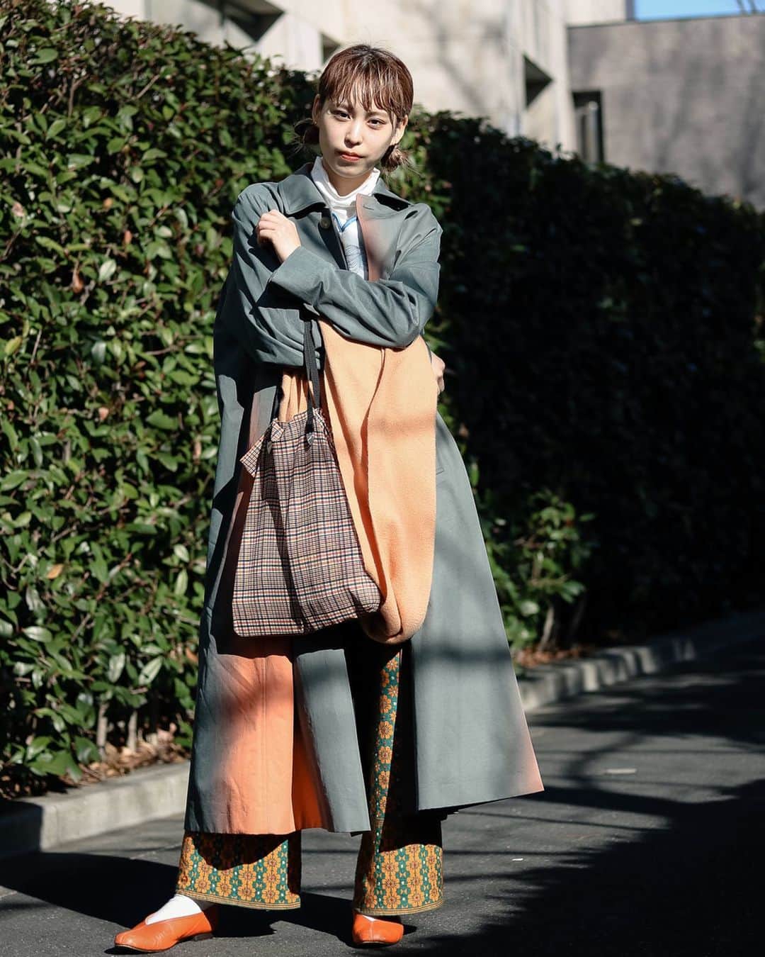 Fashionsnap.comさんのインスタグラム写真 - (Fashionsnap.comInstagram)「【#スナップ_fs】 Name あおい  Coat #AURALEE Veat #EAUSEENON Pants #used Bag #TOGAVIRILIS Shoes #RayBEAMS  #fashionsnap #fashionsnap_women」2月20日 13時00分 - fashionsnapcom