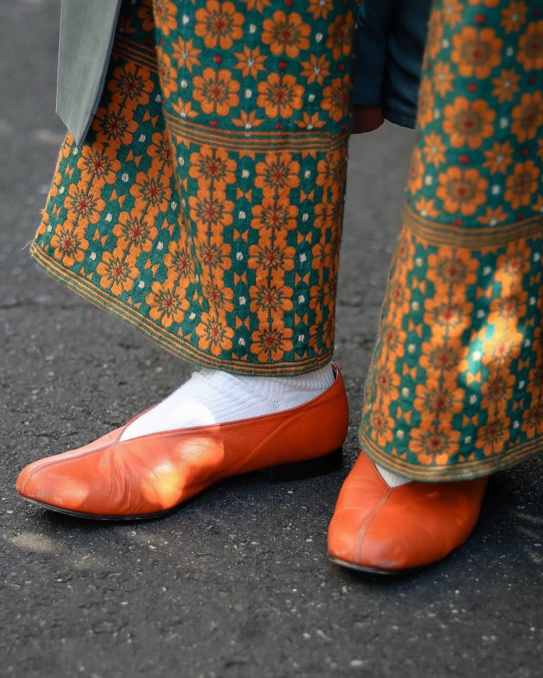 Fashionsnap.comさんのインスタグラム写真 - (Fashionsnap.comInstagram)「【#スナップ_fs】 Name あおい  Coat #AURALEE Veat #EAUSEENON Pants #used Bag #TOGAVIRILIS Shoes #RayBEAMS  #fashionsnap #fashionsnap_women」2月20日 13時00分 - fashionsnapcom