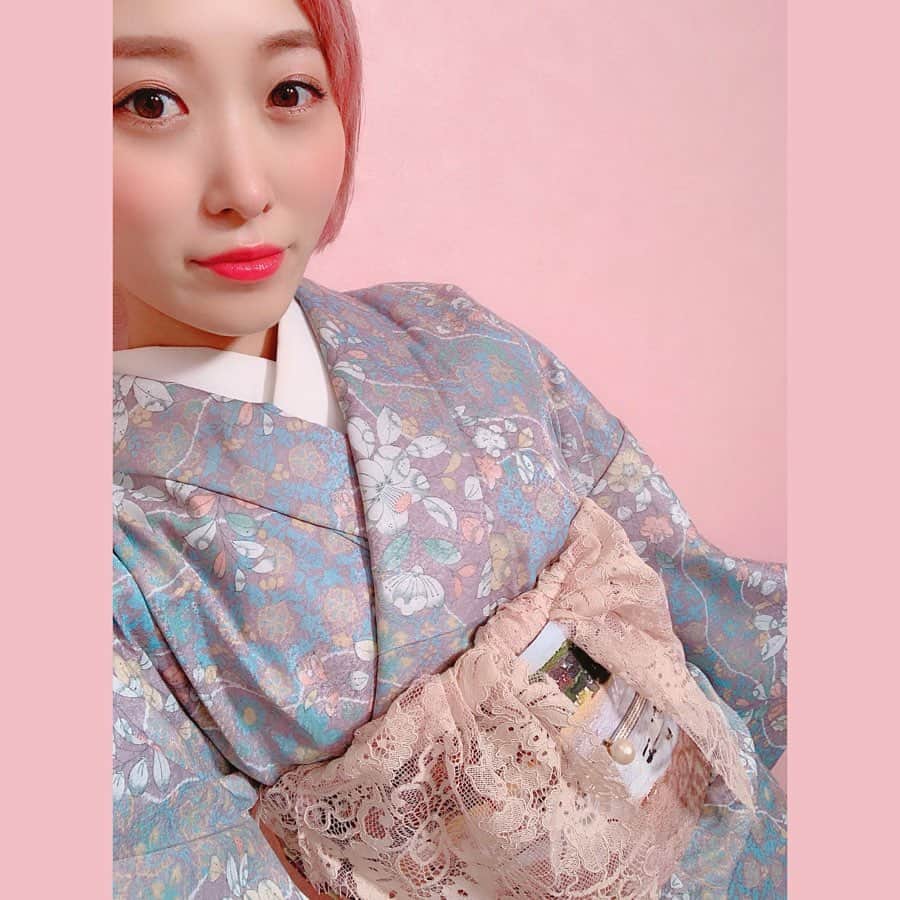 くまみきのインスタグラム：「だんだんと暖かくなってきたので春色コーデ☺️💐 ﻿ ﻿ 着物/ @tansuya.official (used)﻿ 帯/ @yamamotoyumi ﻿ 帯揚げ/ @tsubakian_mami ﻿ 草履/ @kimonobynadeshiko ﻿ ﻿ #着物コーディネート #着物コーデ #着物 #きもの #kimono  #着物女子 #kimonostyle #kimonofashion #japanesekimono」