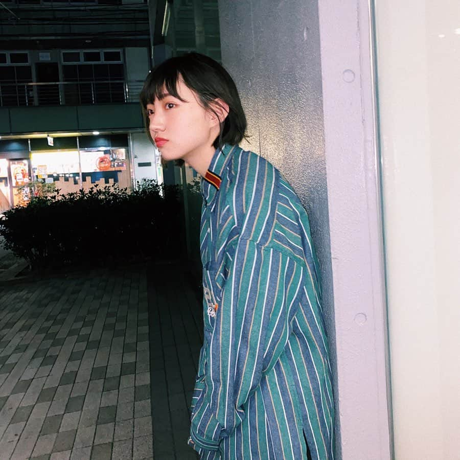 太田夢莉さんのインスタグラム写真 - (太田夢莉Instagram)「  なかよしの方から頂いた シャツ〜 👔  ブルー×グリーン 爽やか!! かわいい!! 襟元のラインもステキ!!  私の好みや性格を 知り尽くしてくださっています 😁   #なかよしの方って #誰って感じですよね #お世話になっている方です 😂  」2月20日 13時00分 - yustagram12